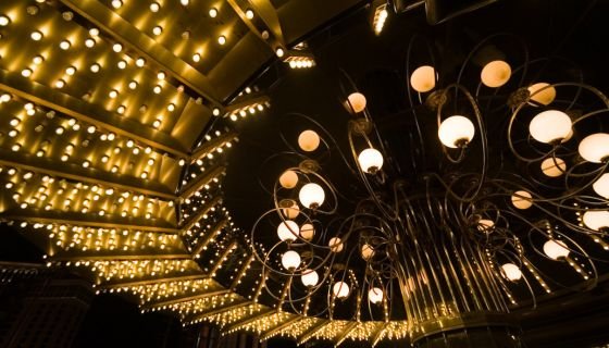 The Psychology of Playing in a Live Casino Environment